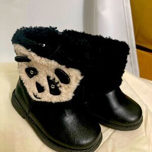 Toddlers RACHEL SHOES Panda Boots Size 5T  EUC